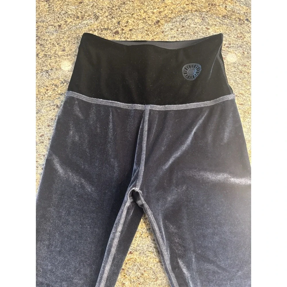 Beyond Yoga x Soul Black Velvet Velour Motion Leggings Deep Amethyst Size S‎